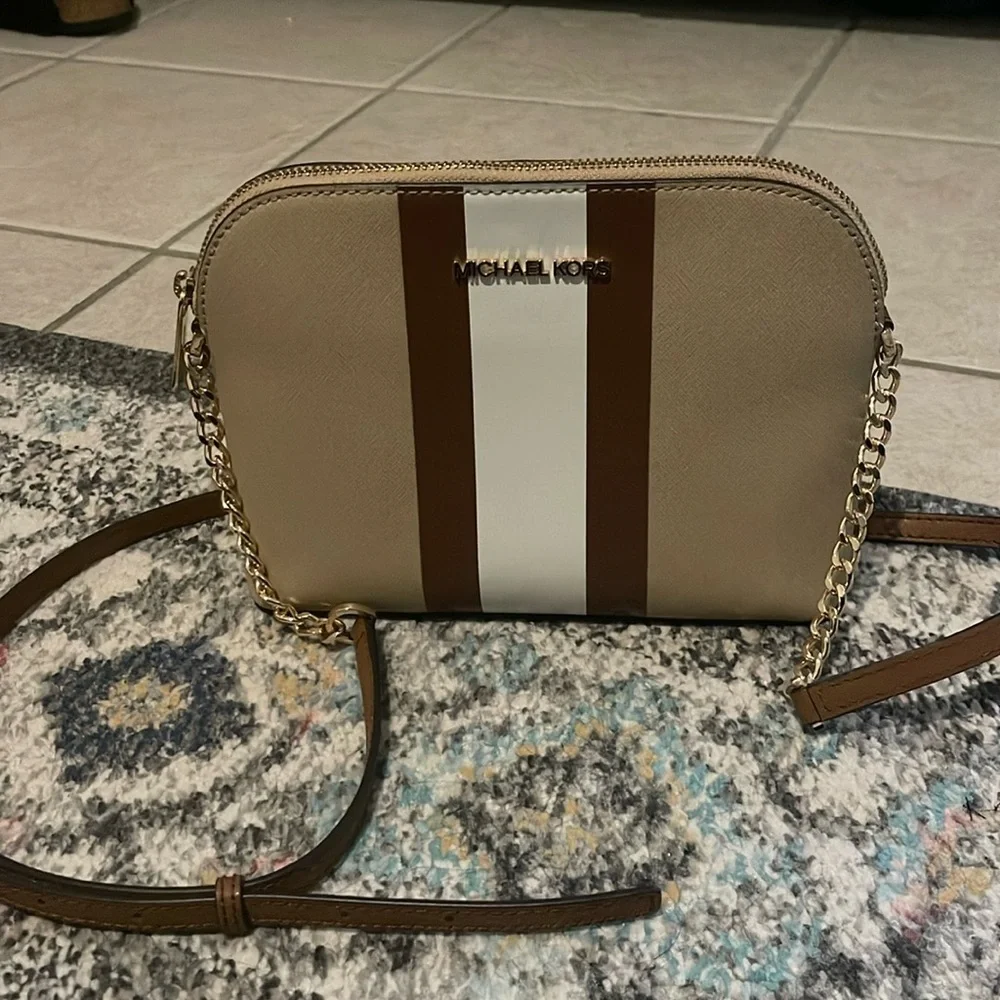 Micheal Kors small crossbody bag